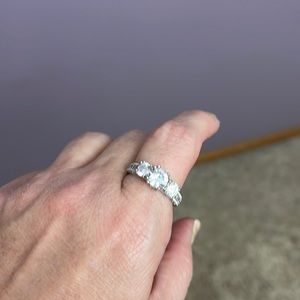 SZ 8 silver white Sapphire ring